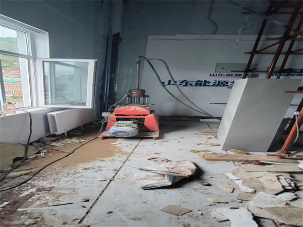 鲁甸地基基础下沉墙体裂缝加固注浆顶升施工